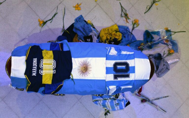 26-11-2020_maradona_recibe_el_ultimo_adios