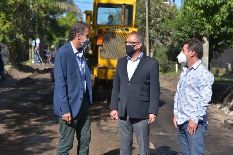 ITUZAINGo SIGUEN LOS TRABAJOS DE PAVIMENTACIon