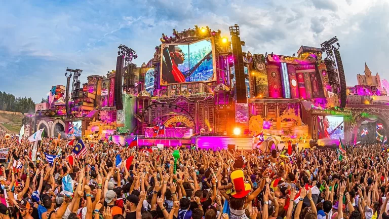 TOMORROWLAND