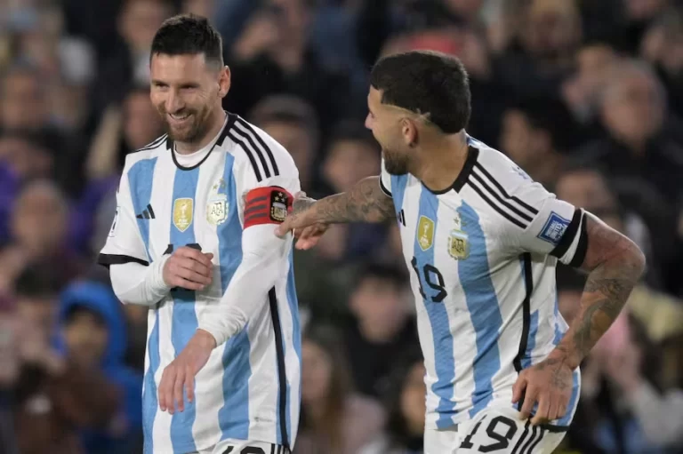 lionel-messi-y-nicolas-otamendi-los-capitanes-RZ6SINAG6NFRJAENE4LOBJDZLM